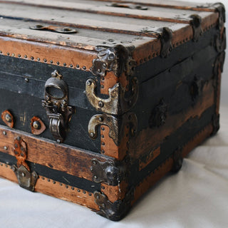 vintage chests + trunks - Details and Design